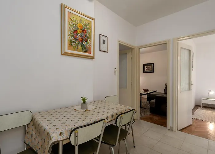 1 Bedroom Cozy In Apartment