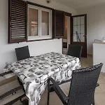 Apartman 1 Bedroom Cozy In Porec