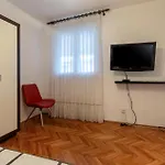 1 Bedroom Cozy In *