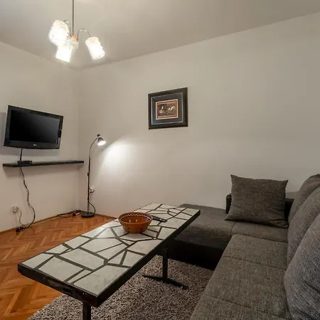 1 Bedroom Cozy In Apartamento *