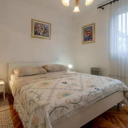 1 Bedroom Cozy In