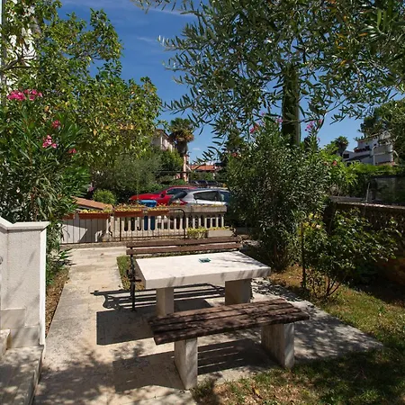 Apartamento 1 Bedroom Cozy In Poreč