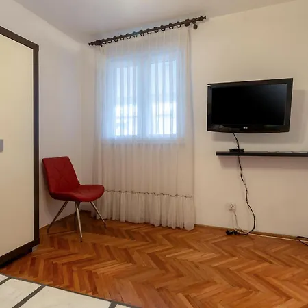 1 Bedroom Cozy In *