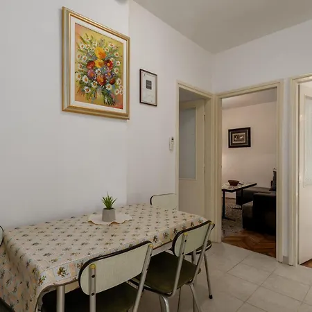 1 Bedroom Cozy In Apartamento