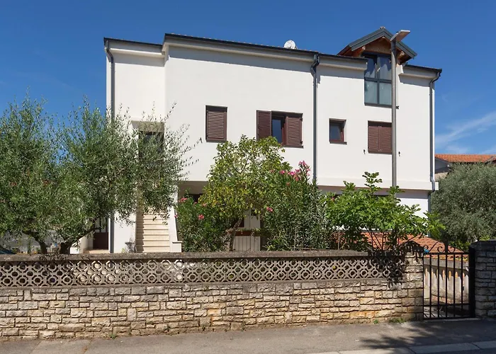 1 Bedroom Cozy In Апартаменти