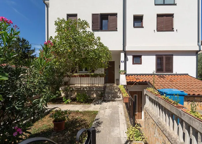 Apartamento 1 Bedroom Cozy In Poreč