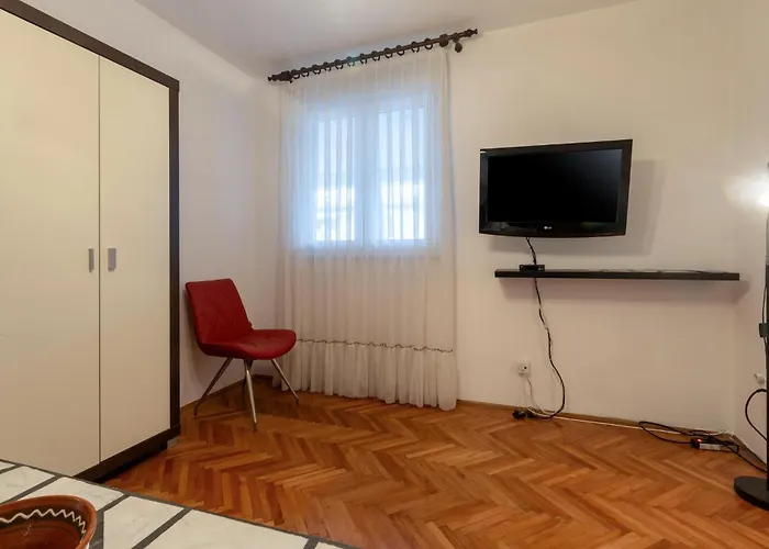 1 Bedroom Cozy In *