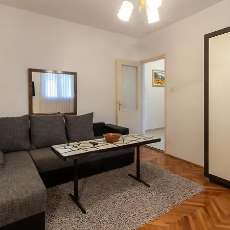 1 Bedroom Cozy In *
